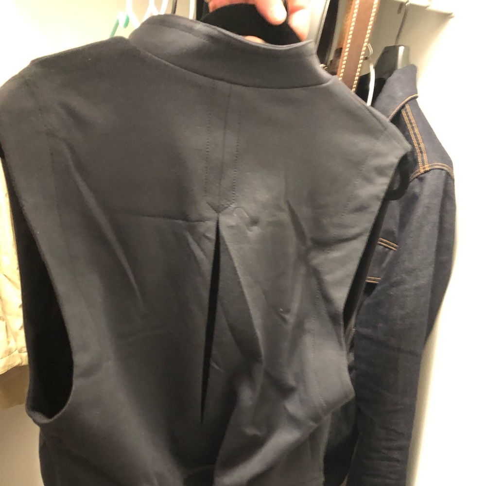 Kai-Aakmann men’s black vest with hidden buttons - Picture 4 of 7